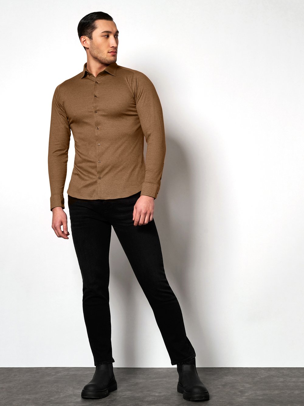 Mens shirt casual kent in sandstone pique, outfit view worn by model