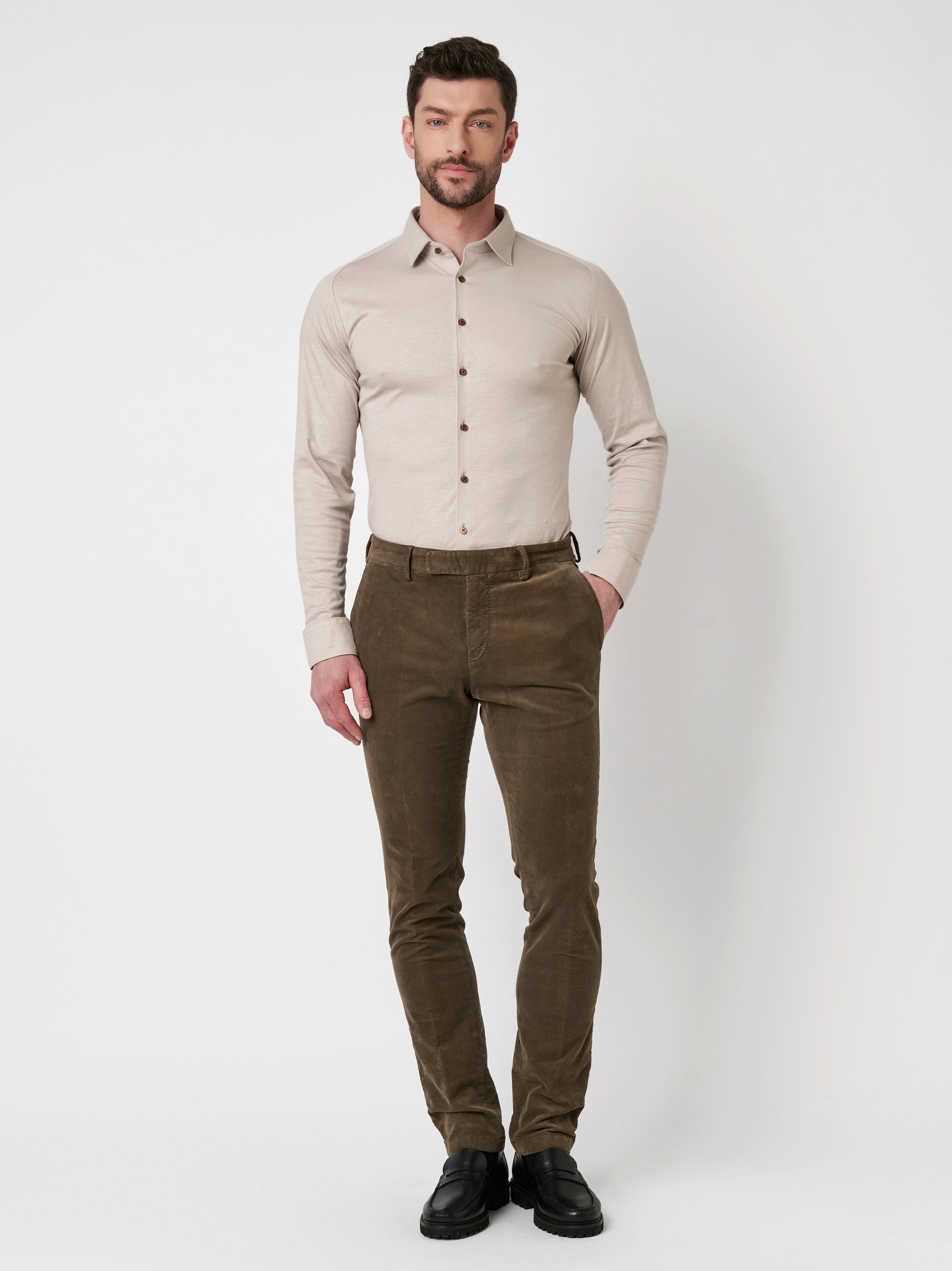 Mens shirt casual kent in light sonte pique, outfit view worn by model