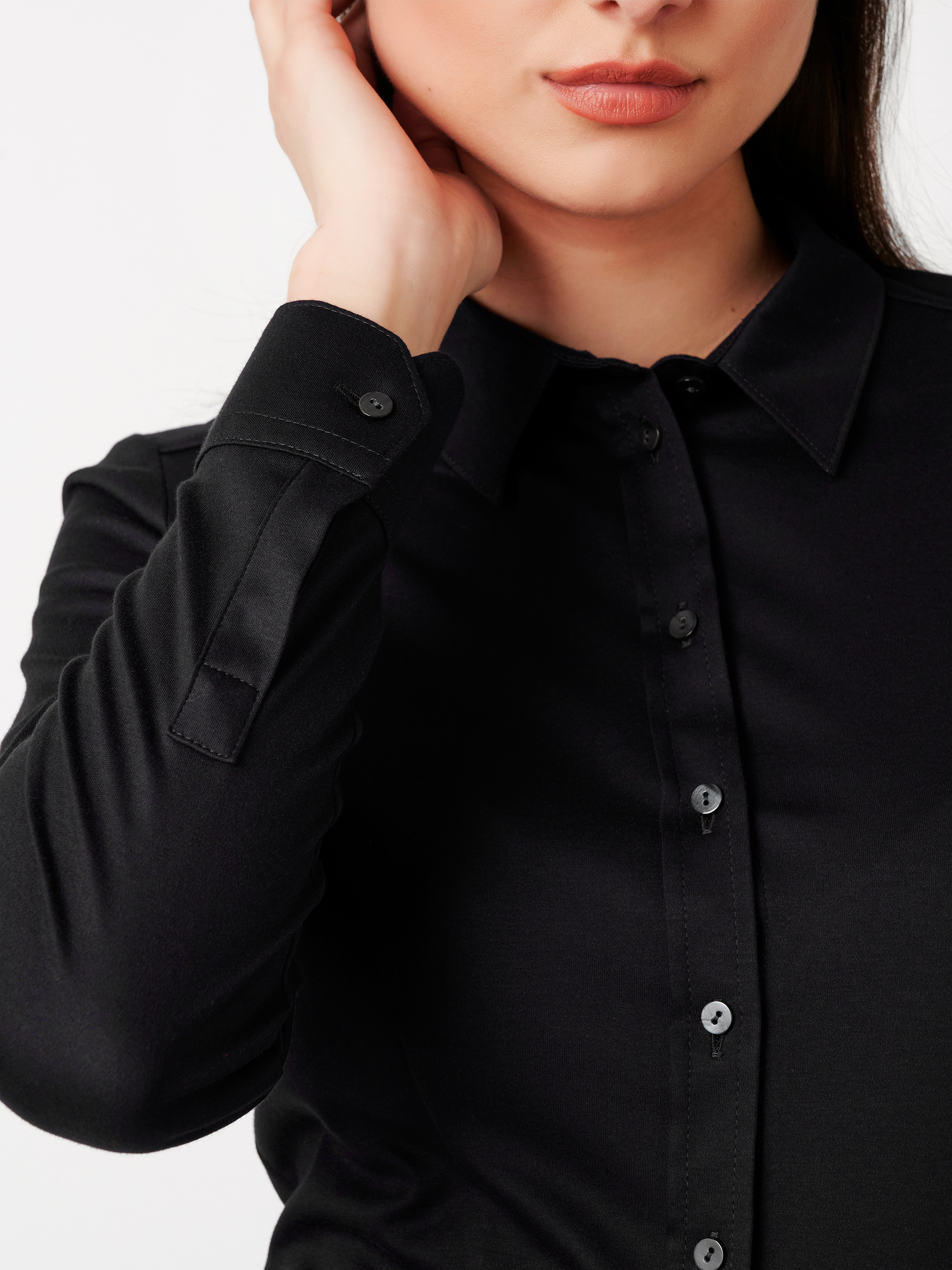 Damenbluse Pia in solid black, Detailansicht