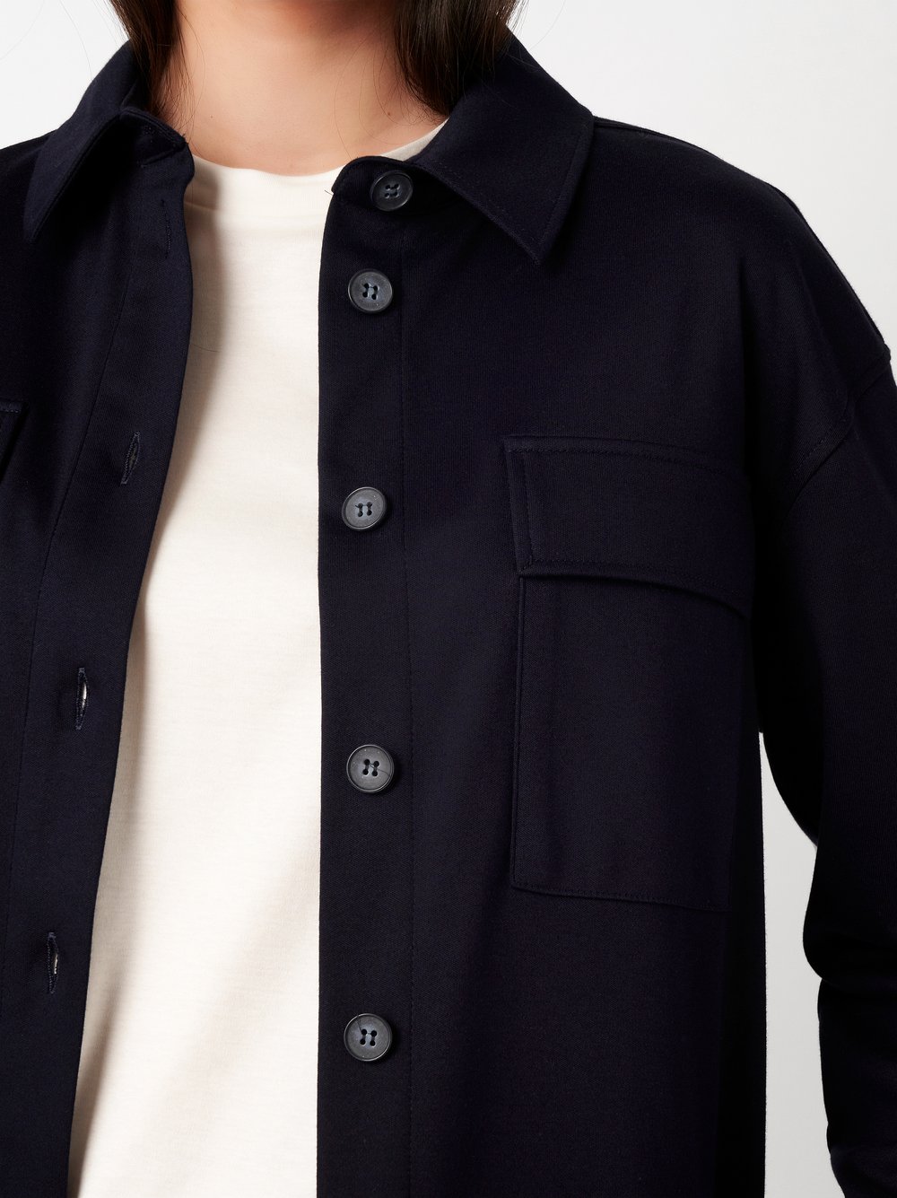 Damenbluse Sina in solid midnight blue, Detailansicht
