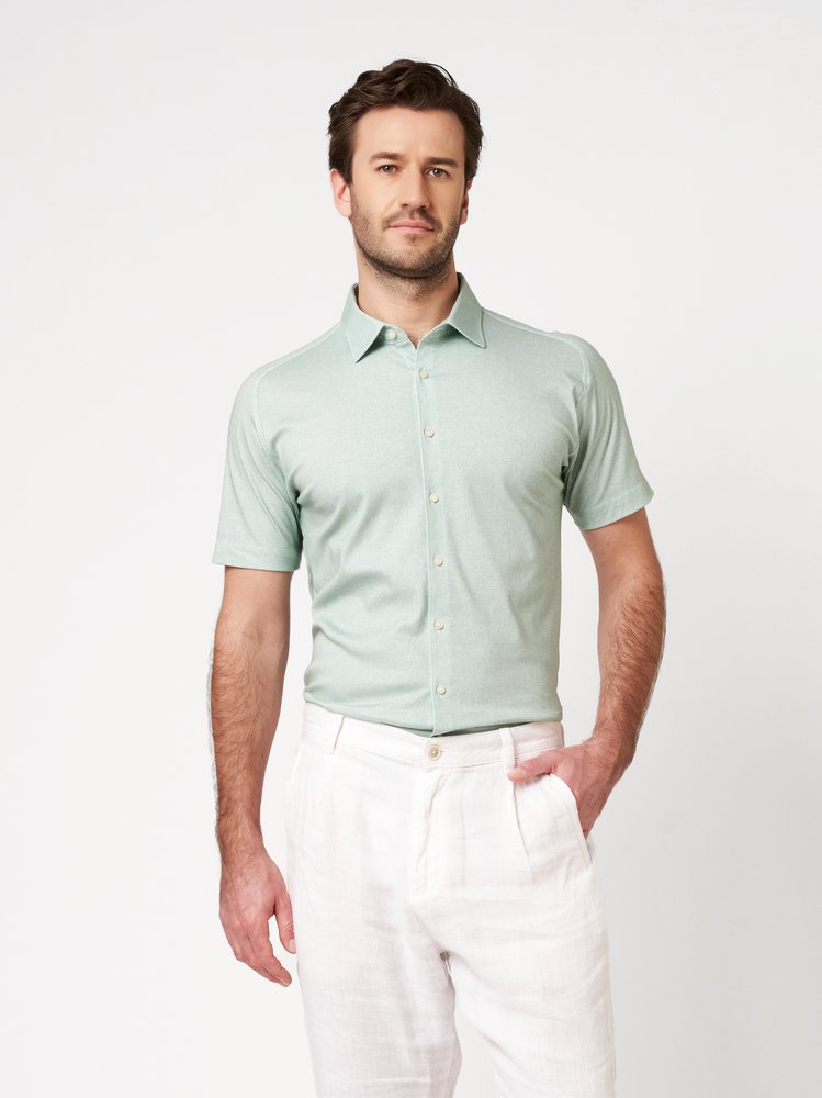 Herrenhemd Casual Kent in turquoise oxford, Frontansicht am Model getragen