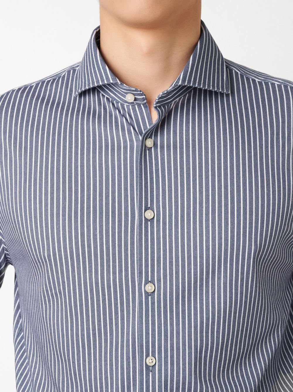 Mens shirt essential hai in blue white stripes, detail view