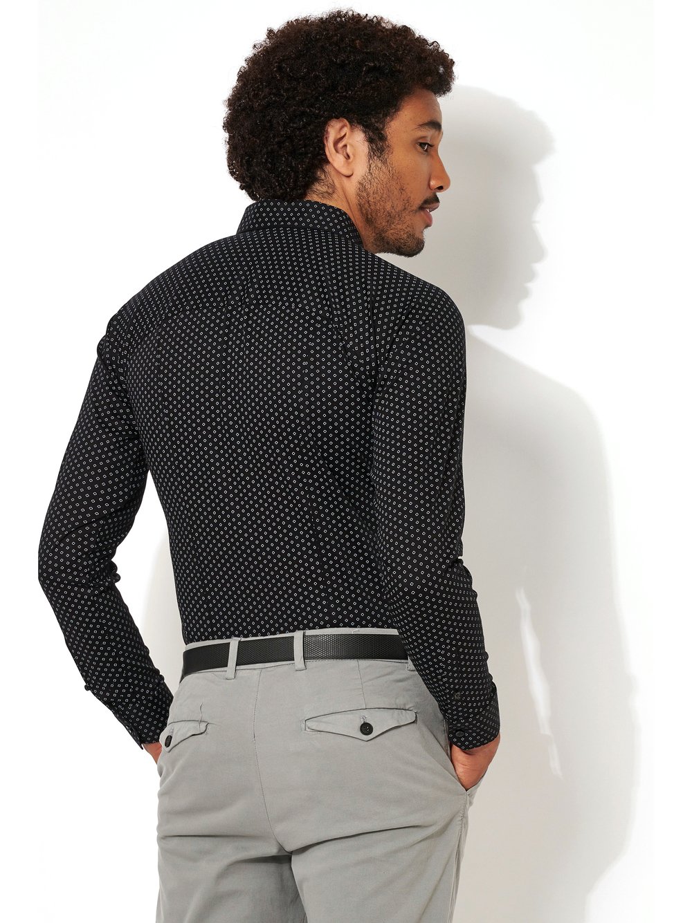 Mens shirt casual kent in black with red dots, back view worn by model