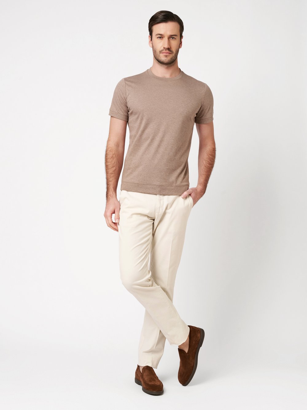 Mens T-shirt luxury roundneck in beige, outfit view worn by model