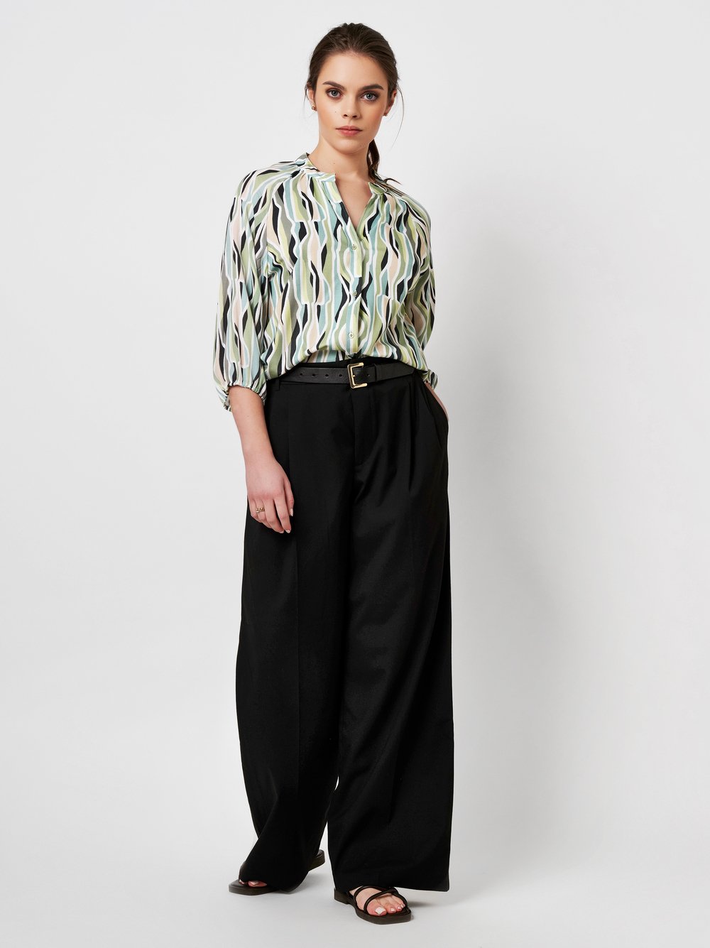 Bluse Lana abstract apple mint black Outfitansicht Bluse Lana abstract apple mint black Outfitansicht