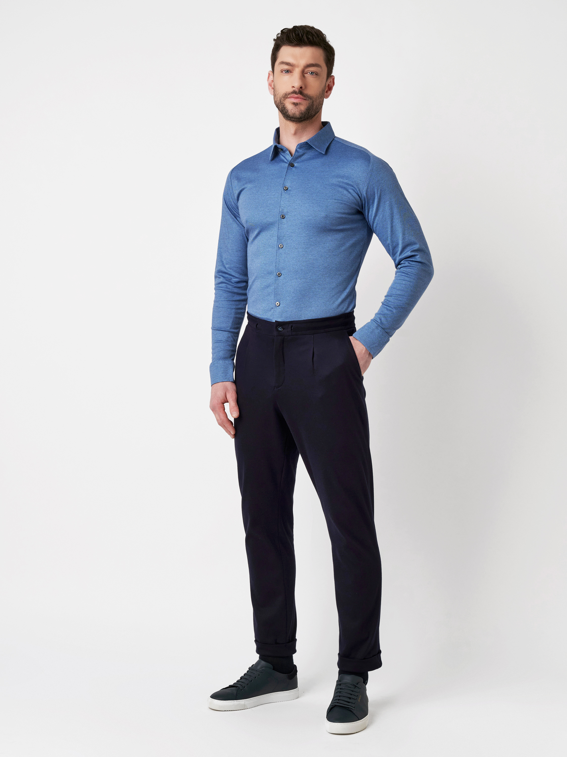 Mens shirt casual kent in dove blue pique, outfit view worn by model