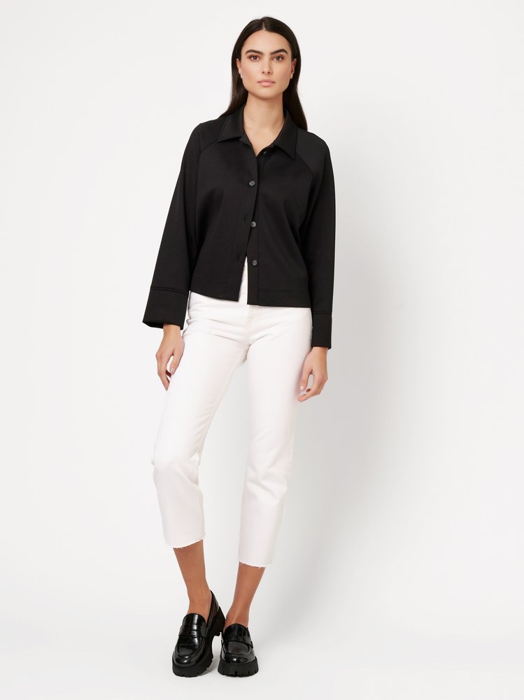 Womens blouse Sina in black, outfit view worn by model