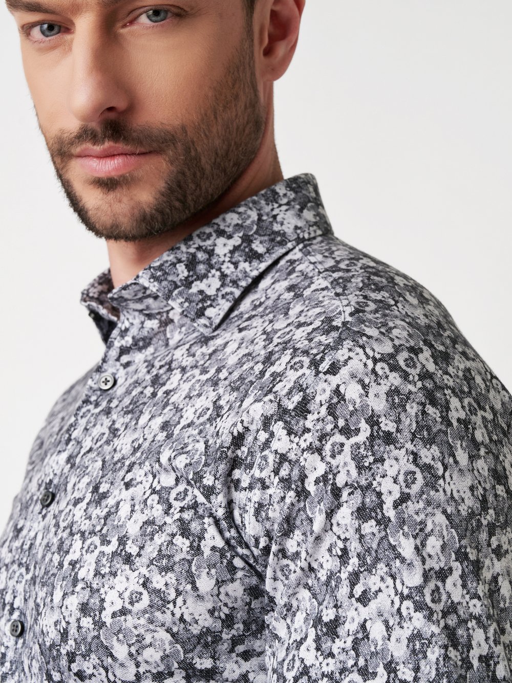 Shirt Casual Kent grey denim flowers detail view