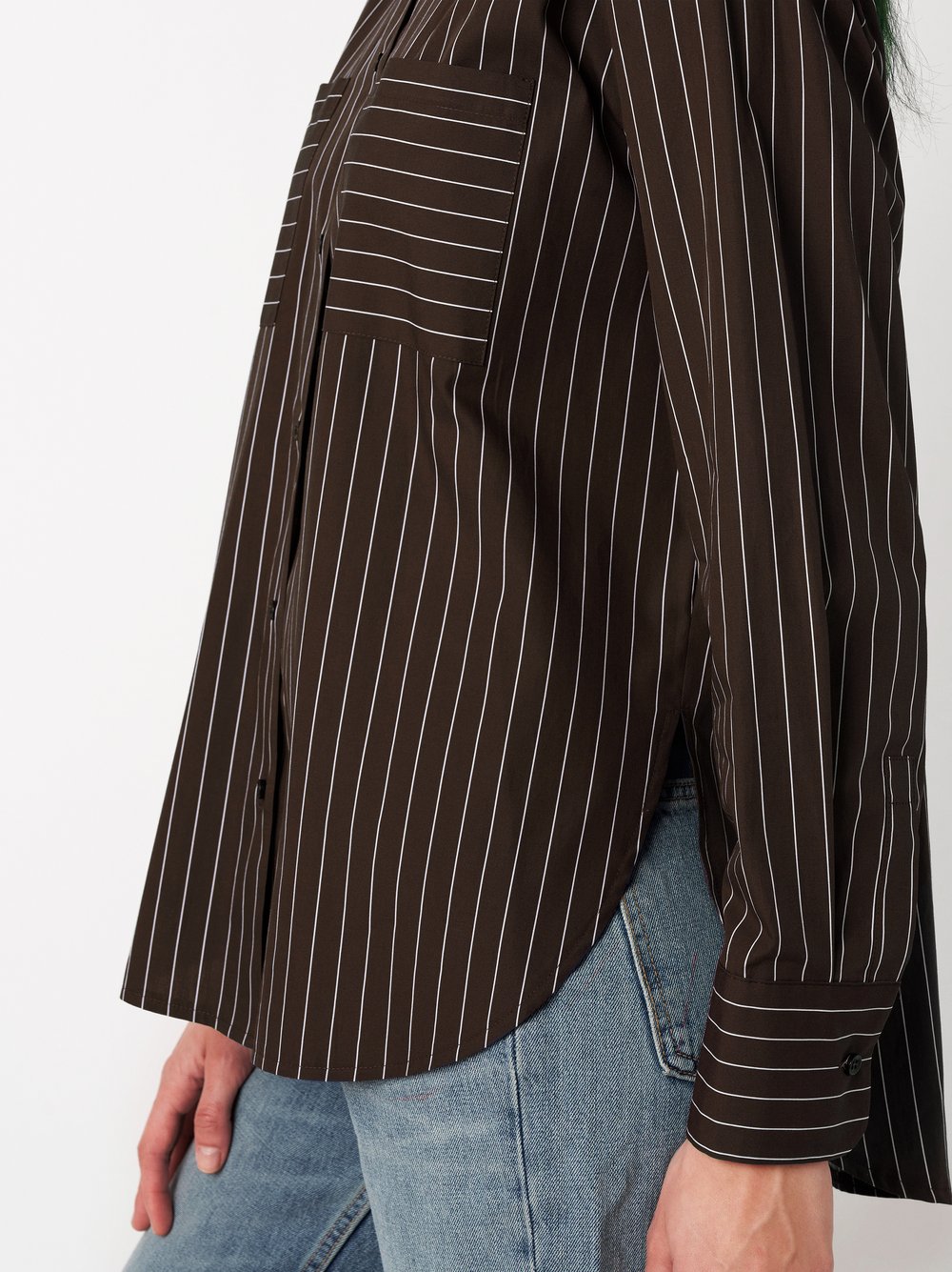 Damenbluse Finja in pinstripe mocha, Detailansicht