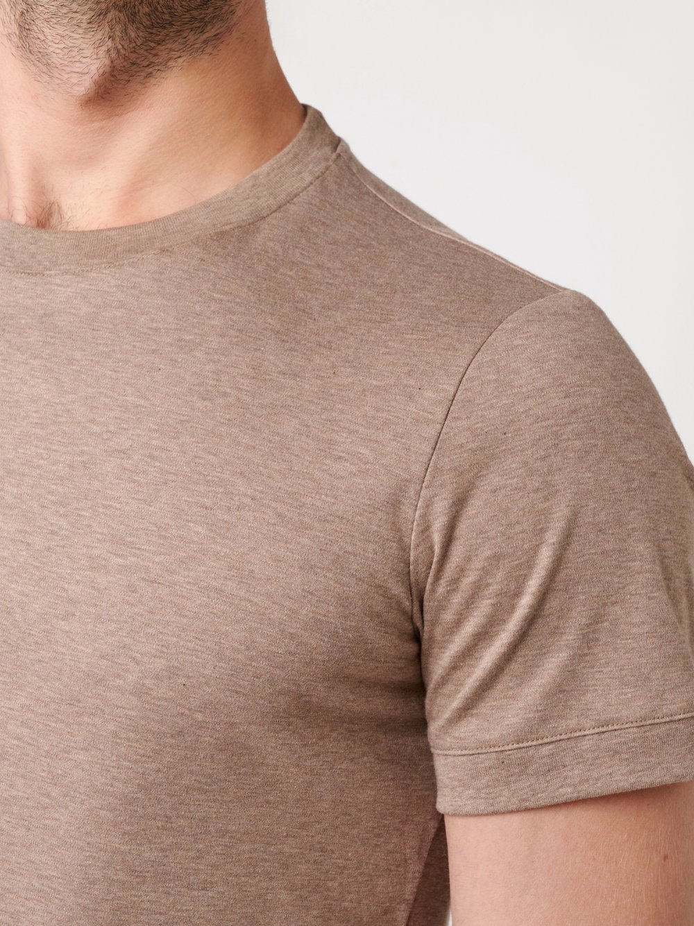 Mens T-shirt luxury roundneck in beige, detail view