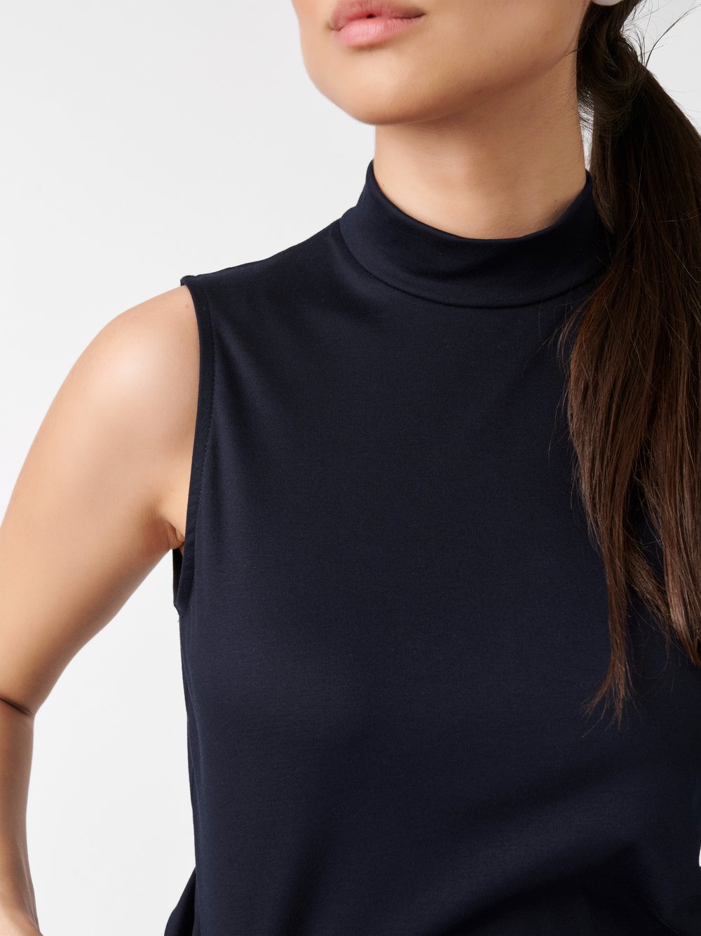 Top Alea navy detail view