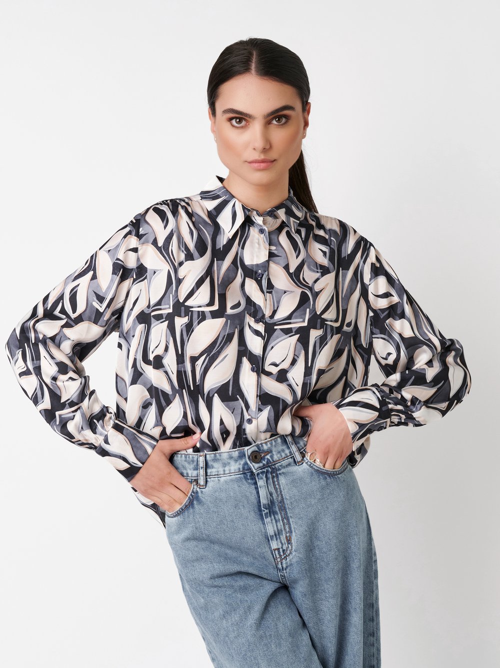 Blouse Lena abstract leaves blue front view