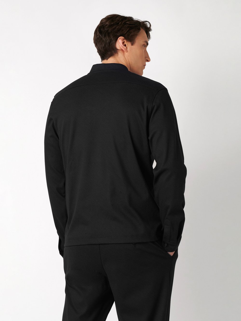 Herrenjacke Casual College Jacket in black twill, Rueckansicht am Model getragen