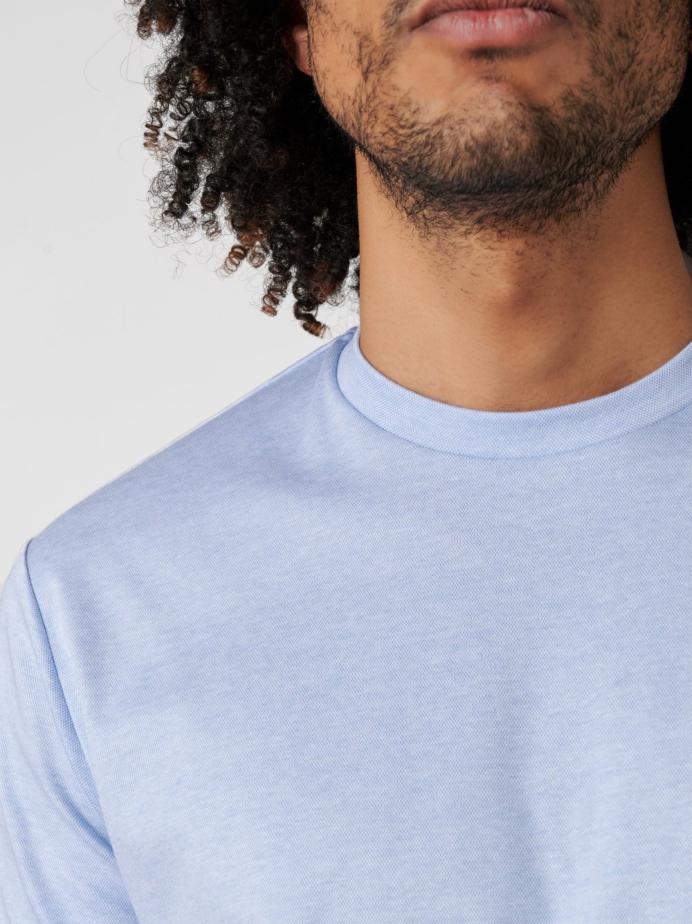 T-Shirt light blue pique Detailansicht