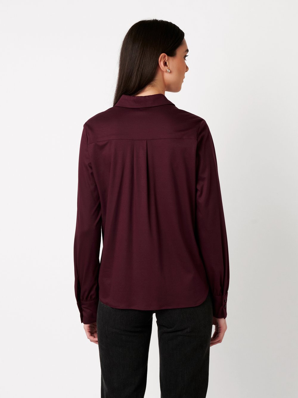 Womens blouse Lizzy in burgundy, back view worn by model