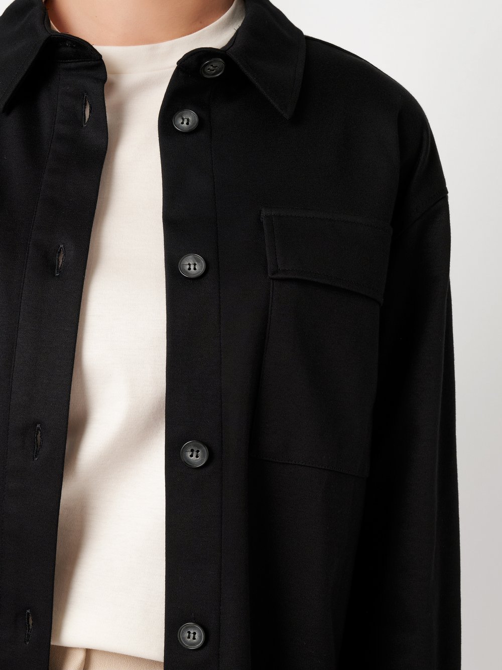Damenbluse Sina in solid black, Detailansicht