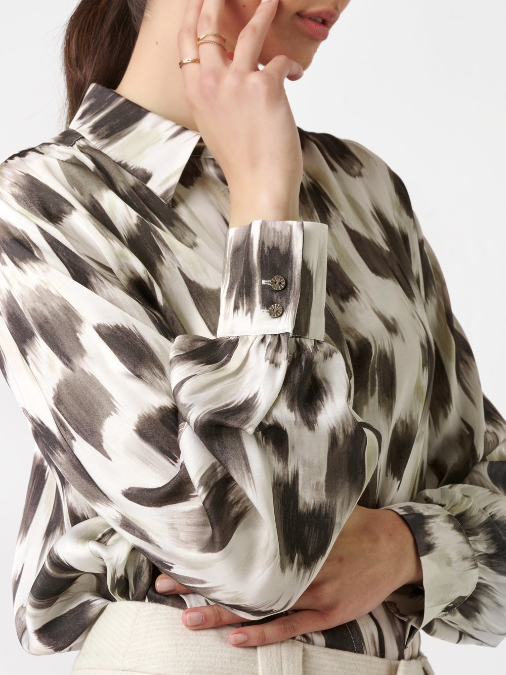 Blouse Lena aquarell greentones detail view Blouse Lena aquarell greentones detail view