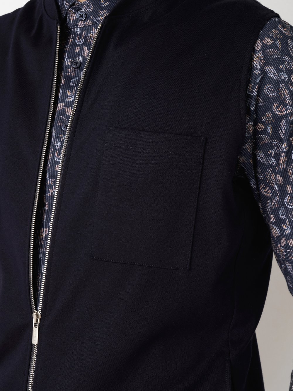 Herrenweste Casual Zip Vest in solid navy, Detailansicht