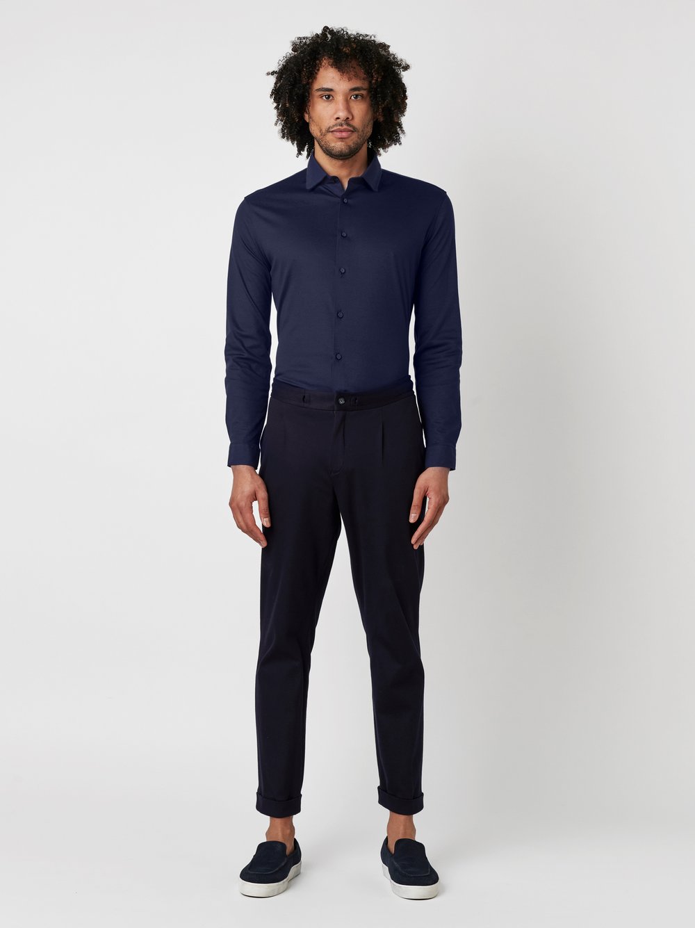 Herrenhemd Casual Kent in solid navy, Outfitansicht am Model