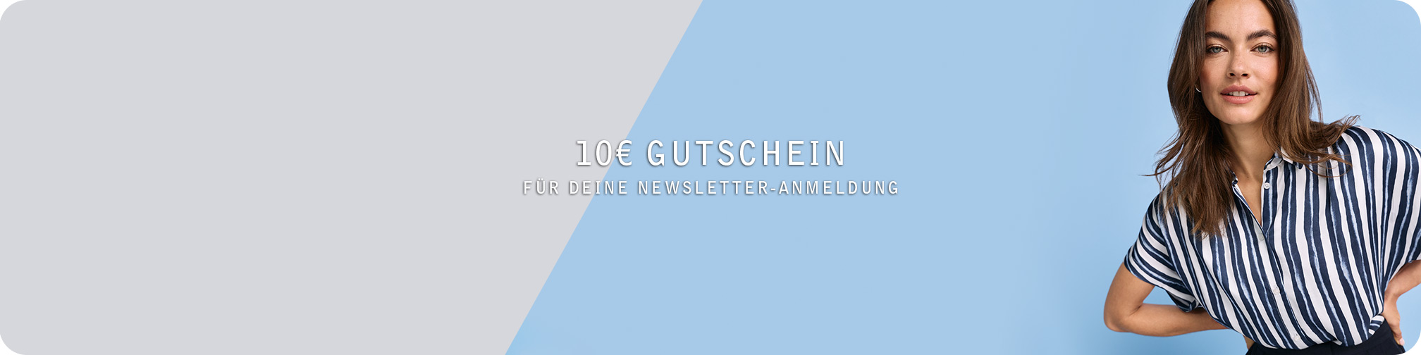 Frau in gestreifter DESOTO Bluse mit Hinweis auf 10 € Gutschein für die Newsletter-Anmeldung.