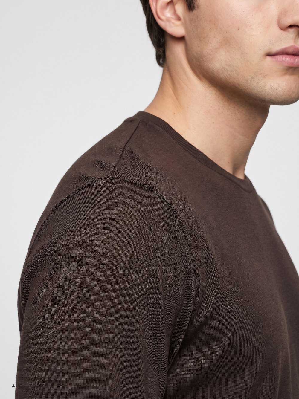 Mens T-shirt casual roundneck in solid brown, detail view