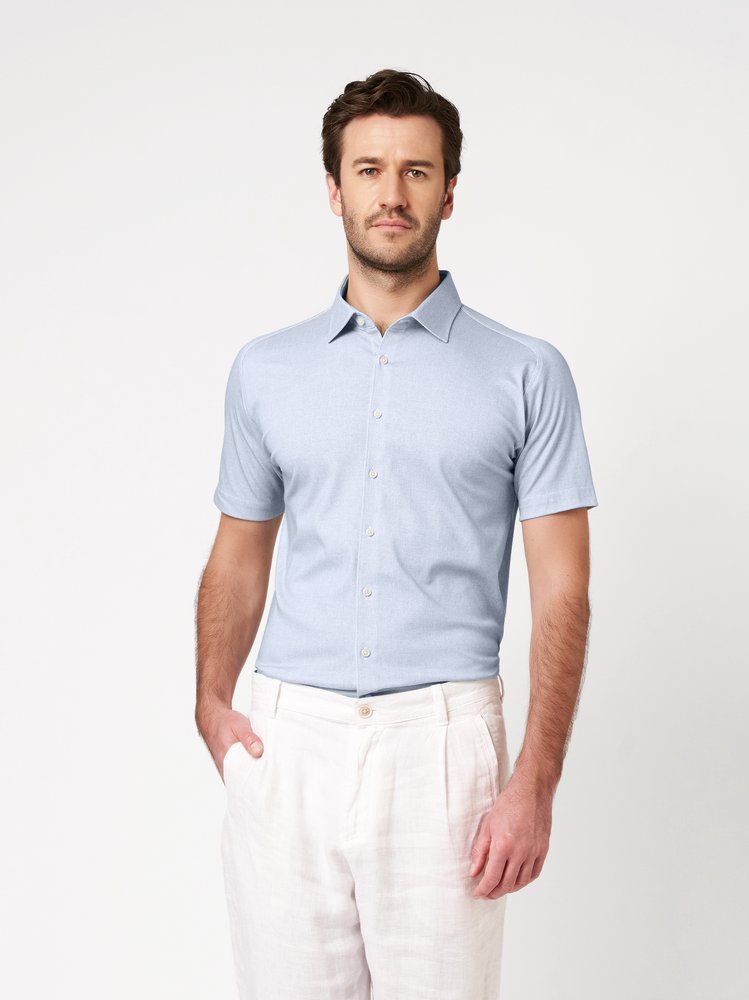 Herrenhemd Casual Kent in light blue oxford, Frontansicht am Model getragen