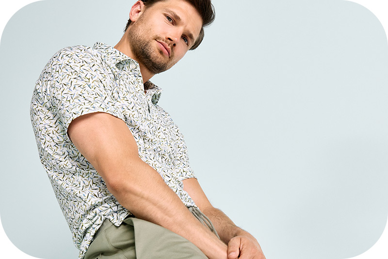 Man in patterned DESOTO jersey shirt – FAQ section teaser.