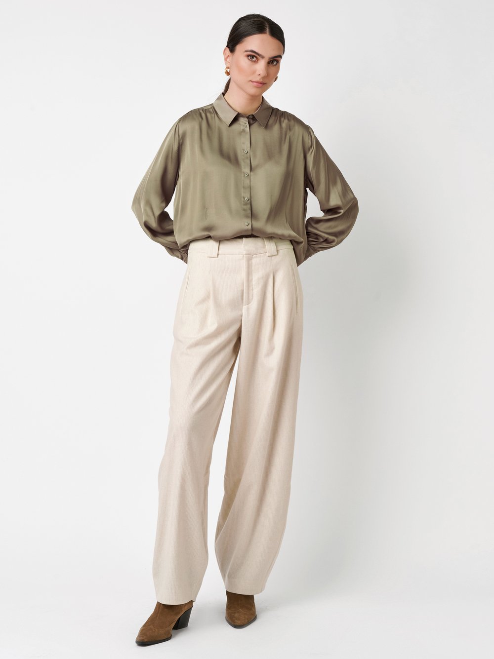 Blouse Lena soft leave outfit view Blouse Lena soft leave outfit view