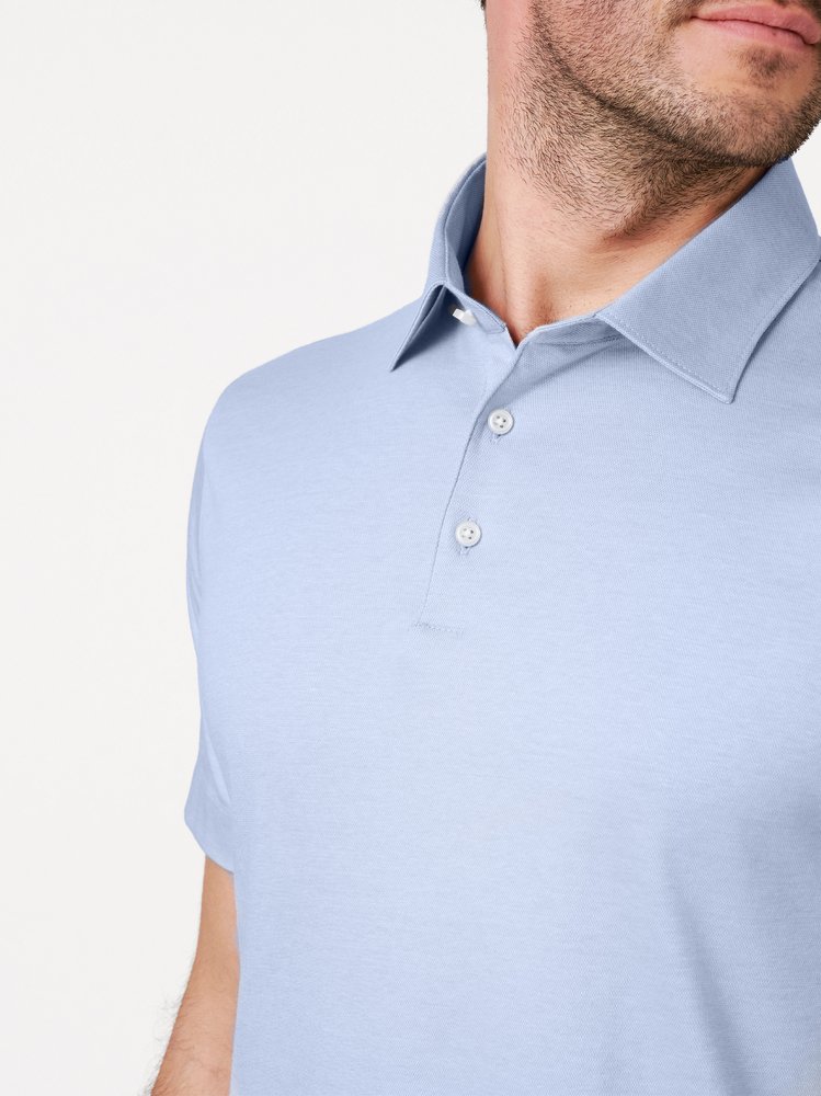 Herrenpolo Essential Kent in light blue pique, Detailansicht