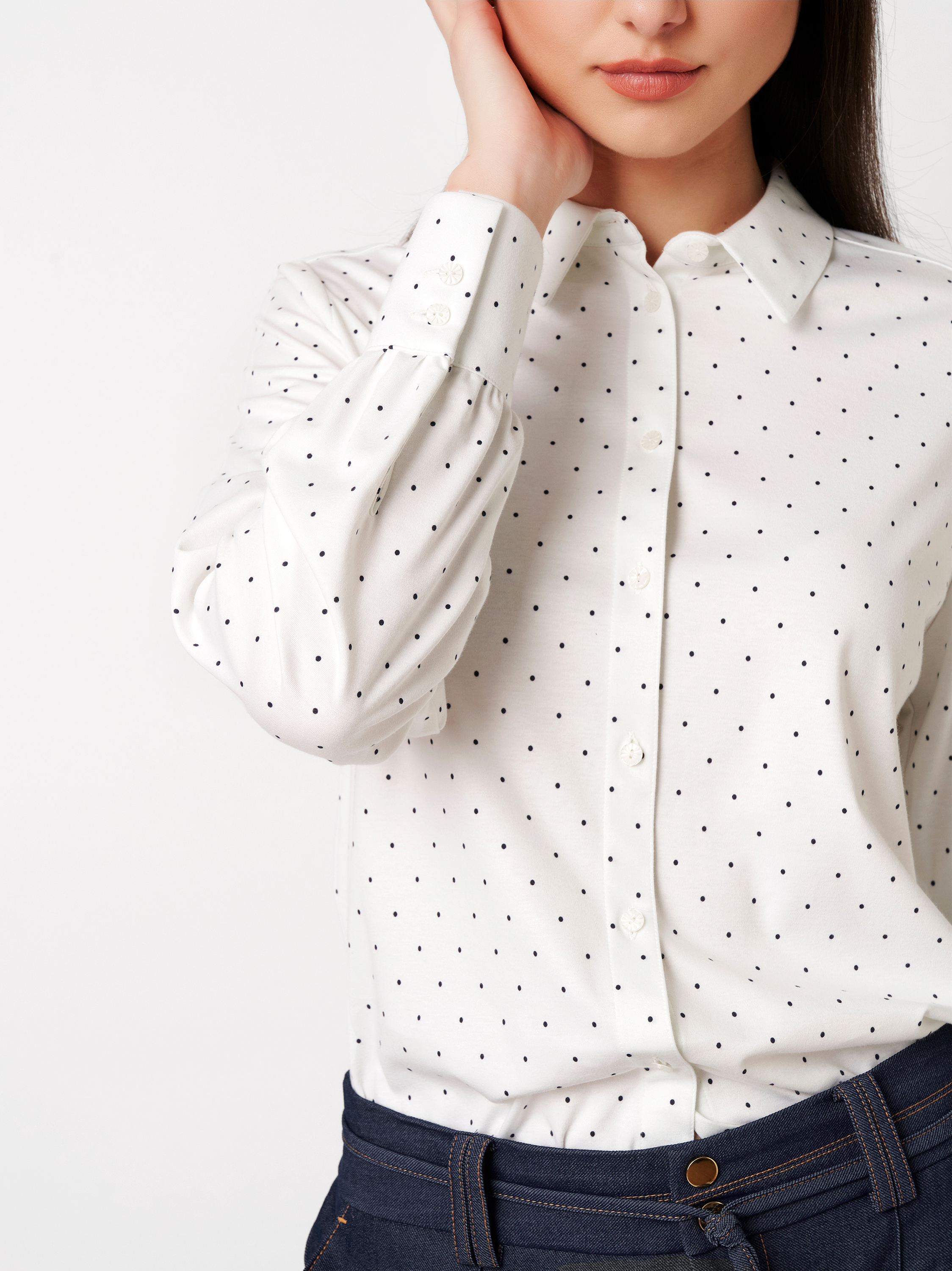 Bluse Lizzy white with navy dots Detailansicht