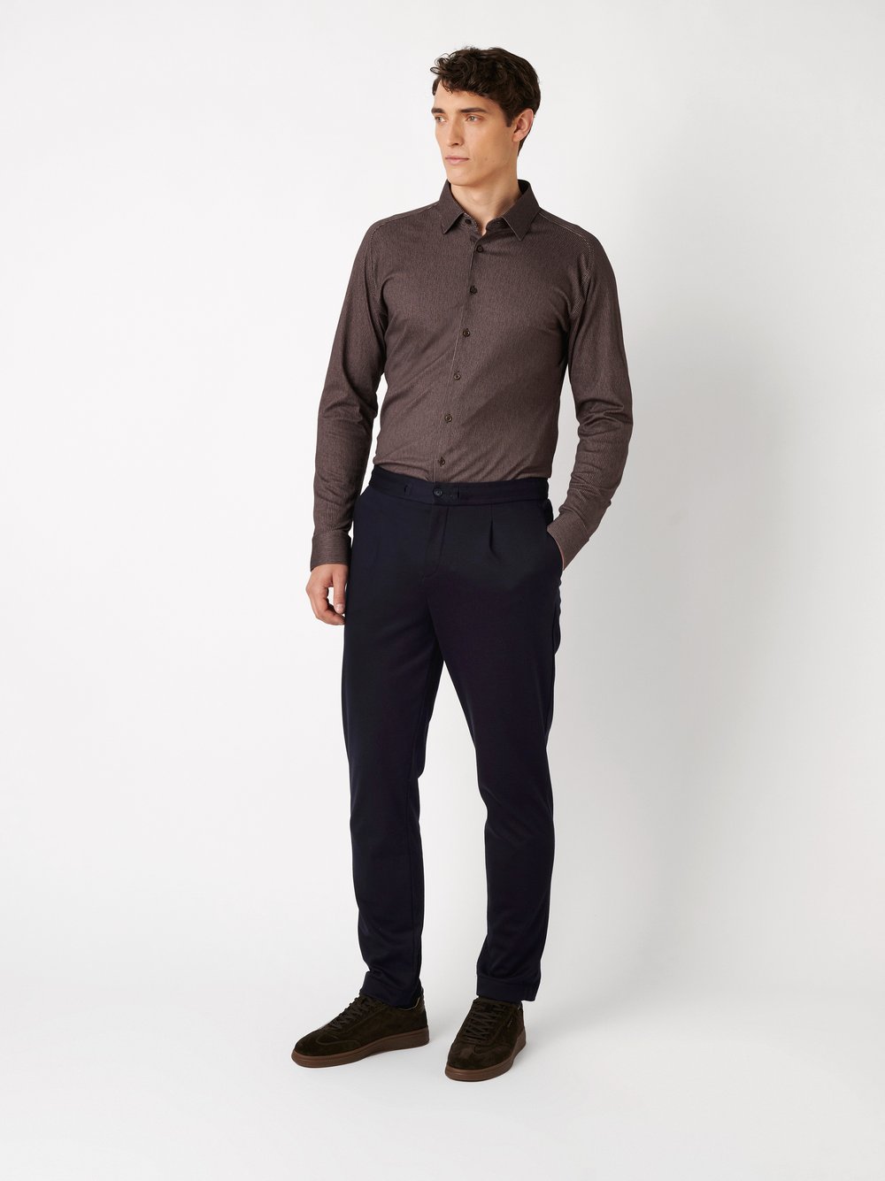 Mens shirt casual kent in dark wood corduroy, outfit view worn by model