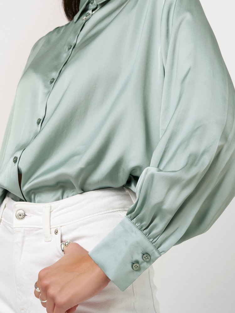 Womens blouse Lena in aloe, detail view