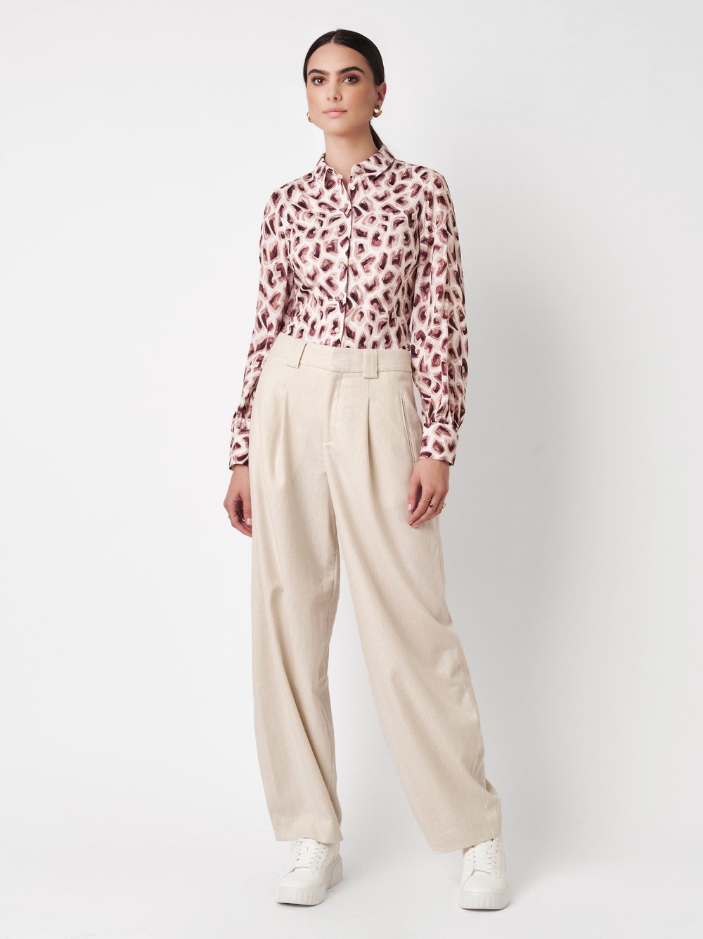 Bluse Pia abstract metric burgundy Outfitansicht