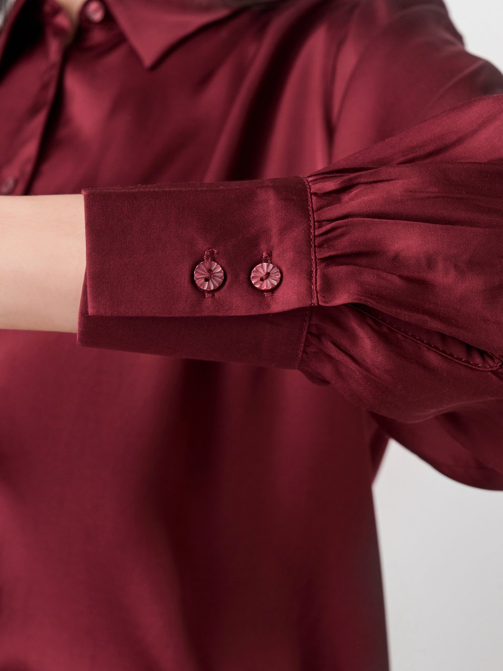 Blouse Lena burgundy detail view