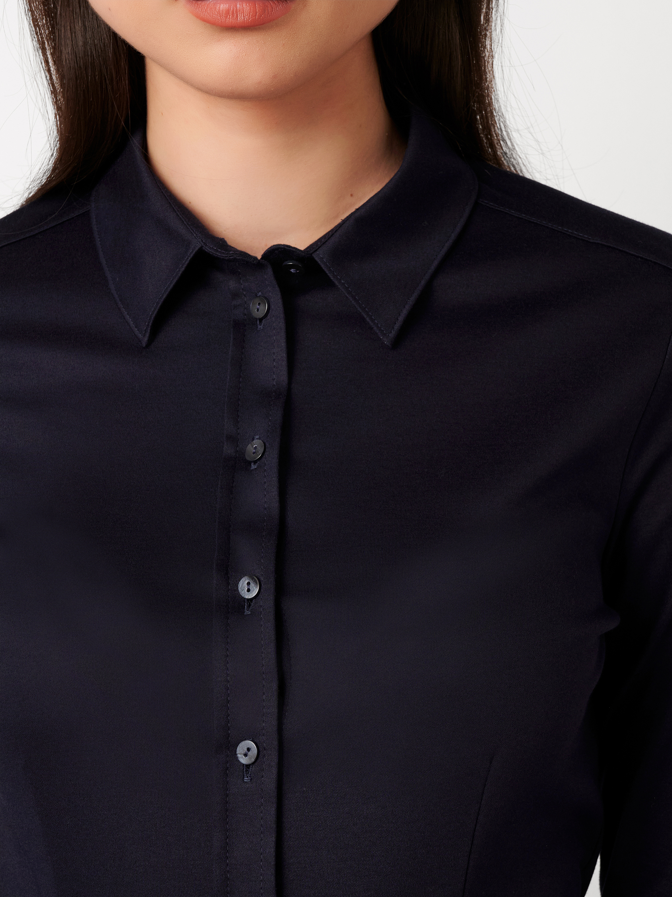 Damenbluse Pia in solid midnight blue, Detailansicht