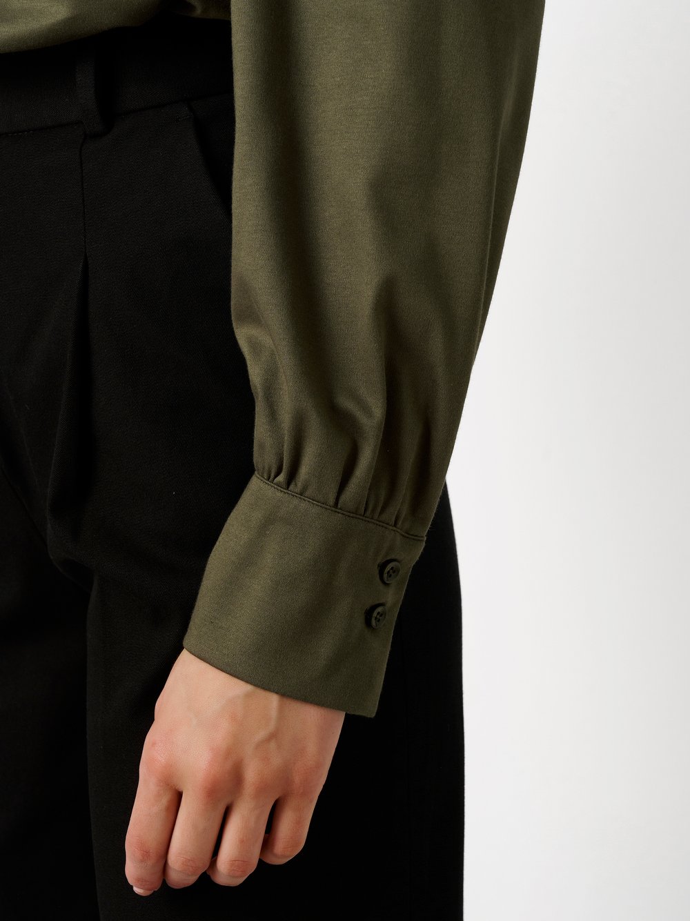 Damenbluse Lizzy in olive, Detailansicht