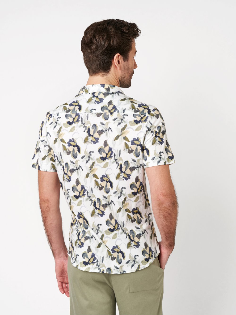 Mens shirt casual lido in green and blue flowers, back view worn by model