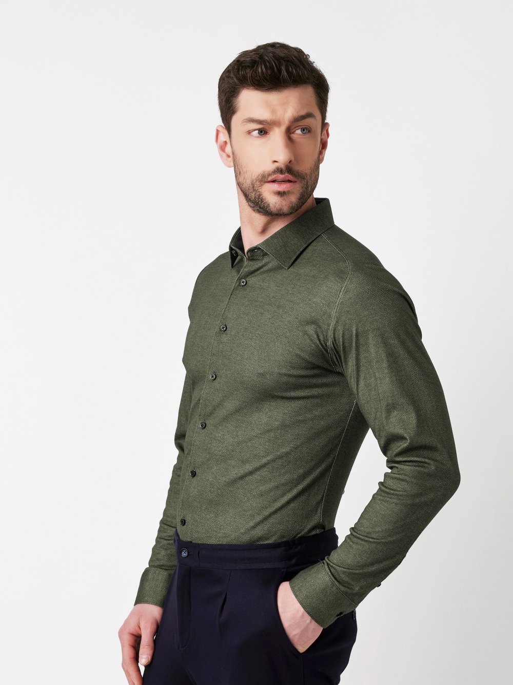 Mens shirt casual kent in green twill, front view worn by model