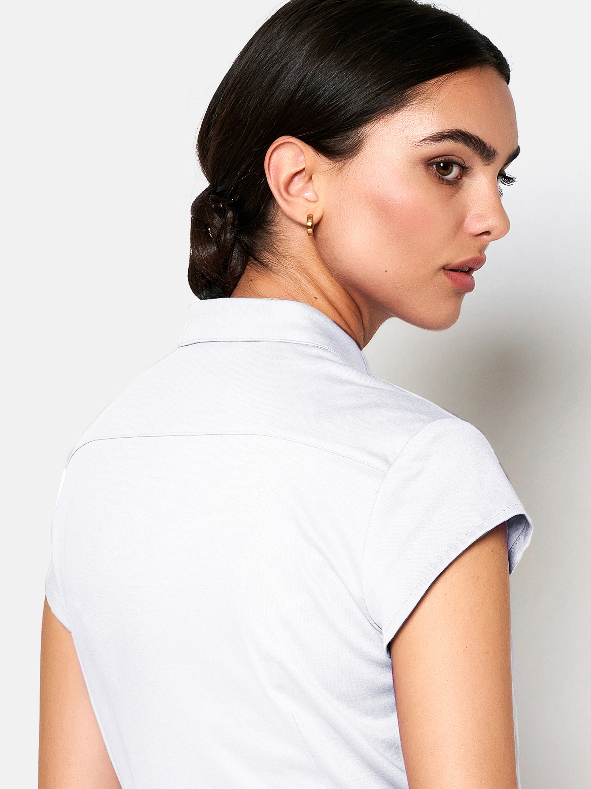 Blouse Pia solid white rear view Blouse Pia solid white rear view