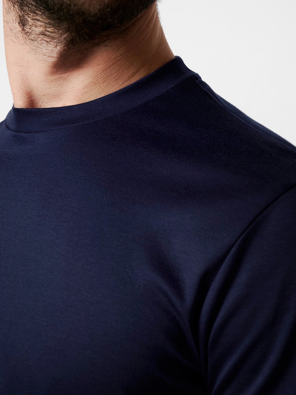 Herrenshirt Casual Roundneck in solid navy, Detailansicht