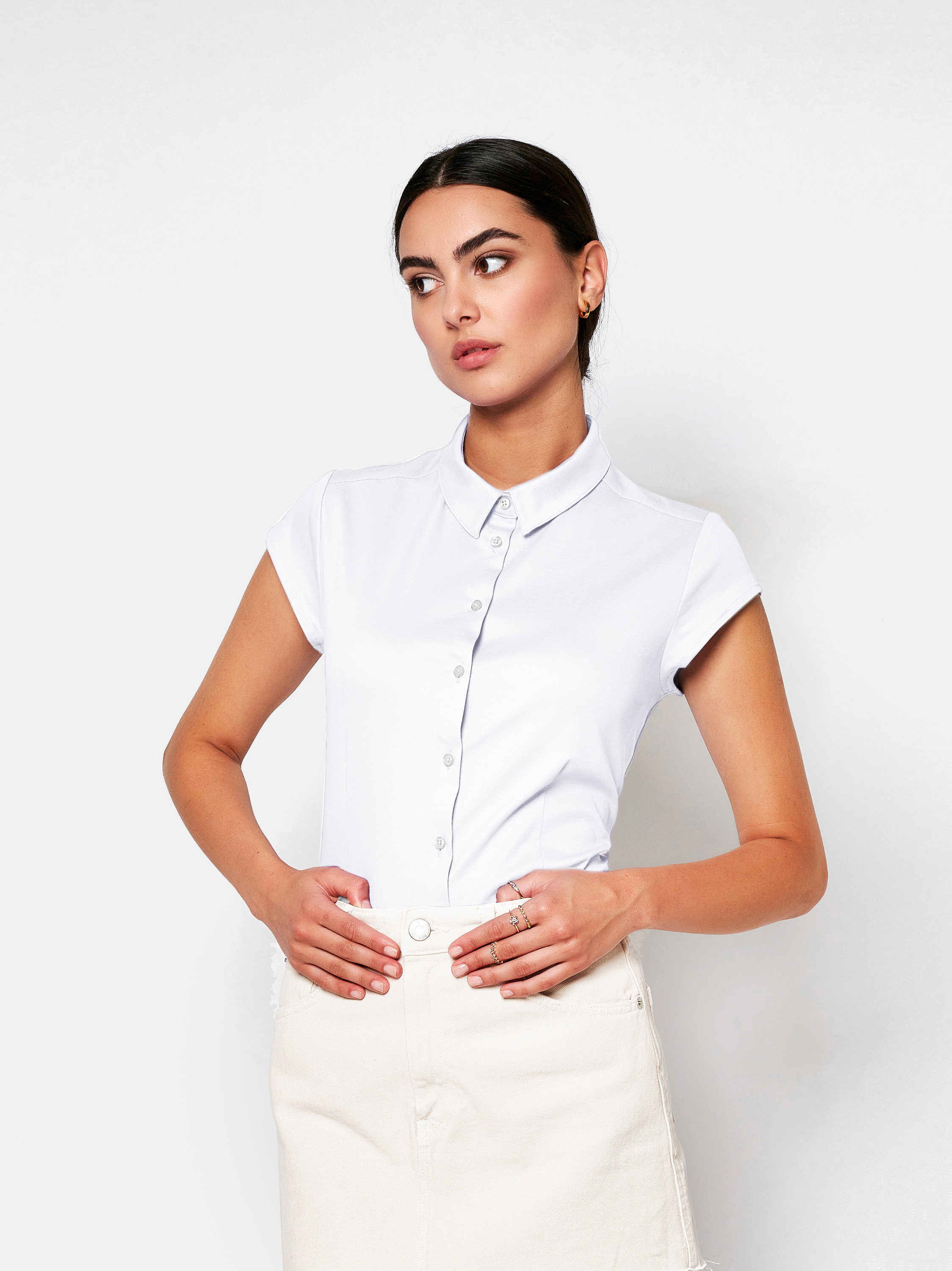 Blouse Pia solid white front view Blouse Pia solid white front view