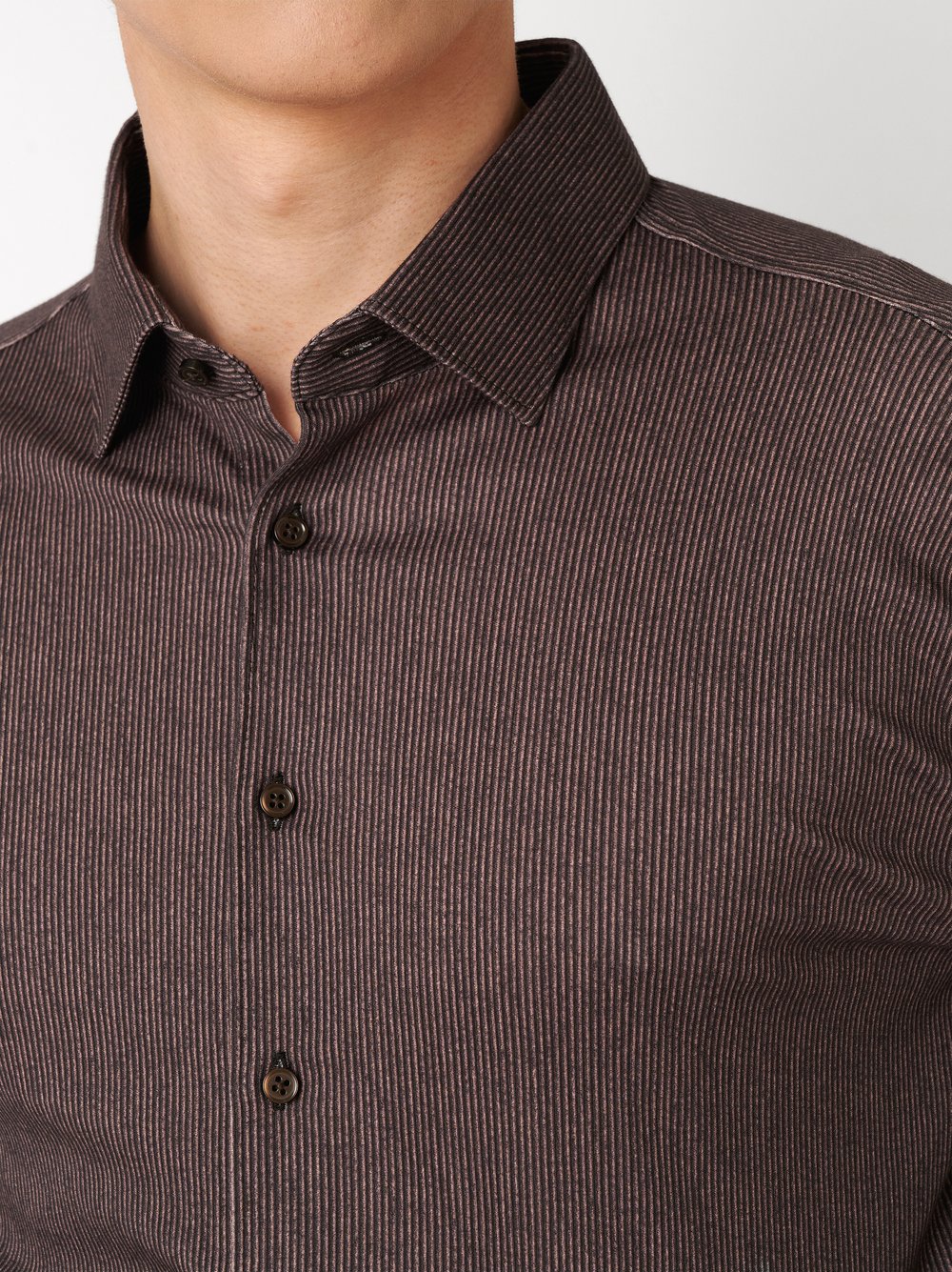 Mens shirt casual kent in dark wood corduroy, detail view