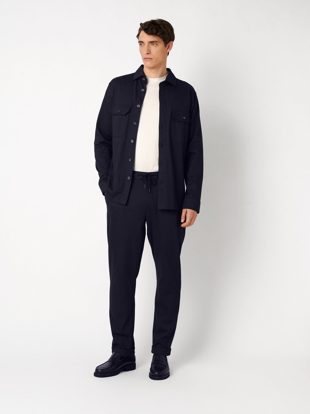 Herrenhemd Casual Overshirt Kent in dark navy twill, Outfitansicht am Model