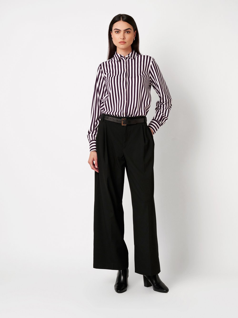 Womens blouse Lizzy in boldstripe burgundy, outfit view worn by model