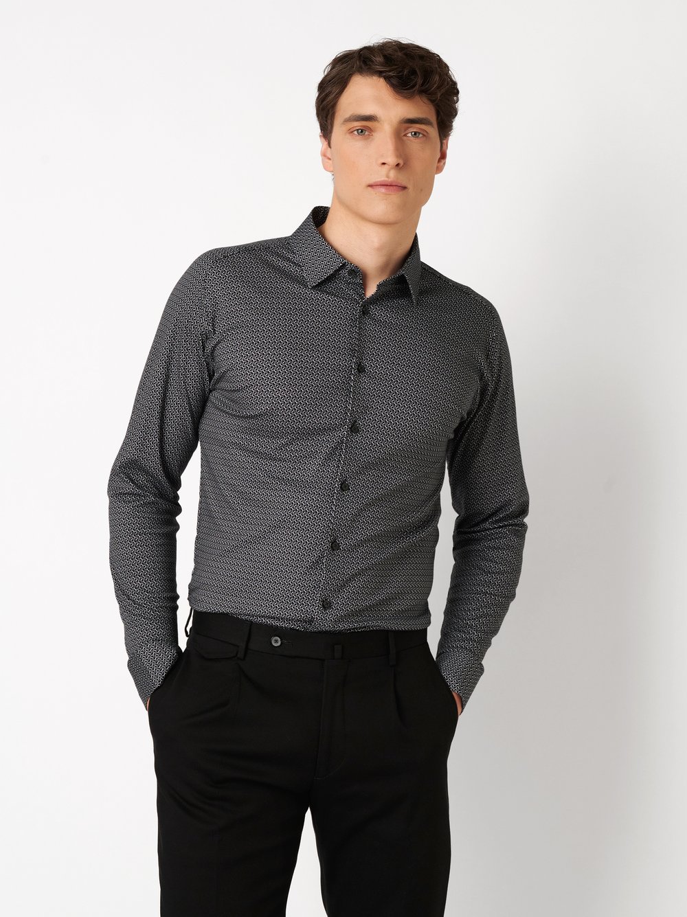 Mens shirt casual kent in anthracite semicircles, front view worn by model