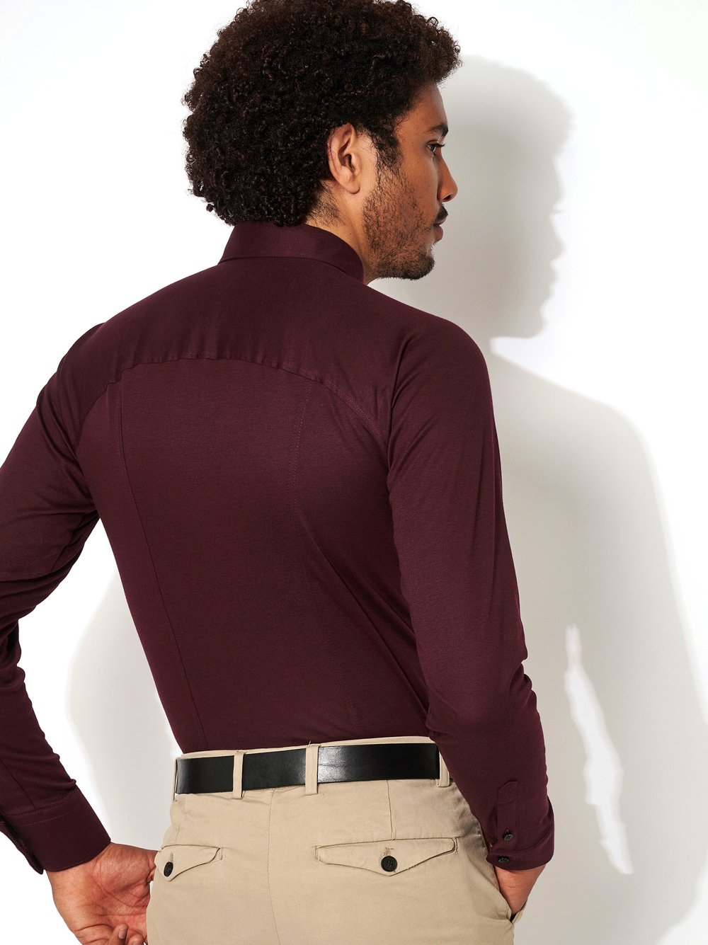 Mens shirt casual kent in dark burgundy pique, back view worn by model