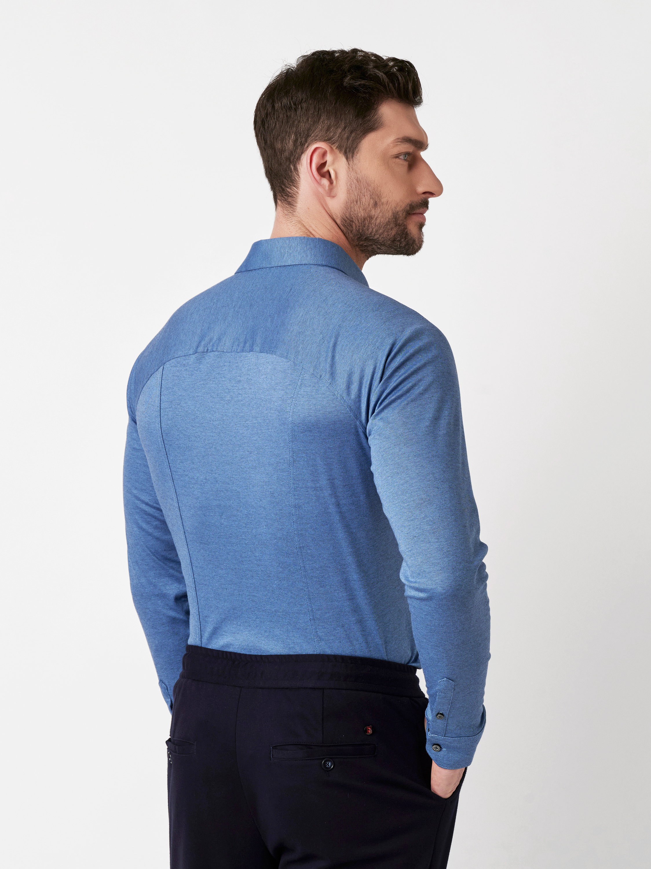 Mens shirt casual kent in dove blue pique, back view worn by model