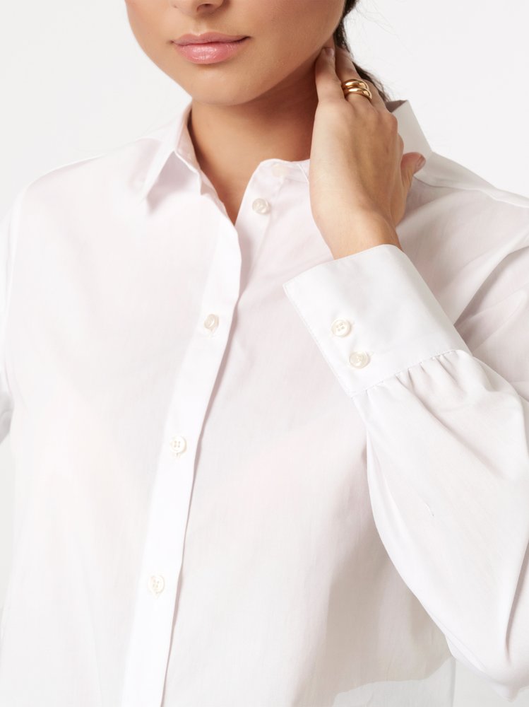 Womens blouse Lizzy in solid white, detail view
