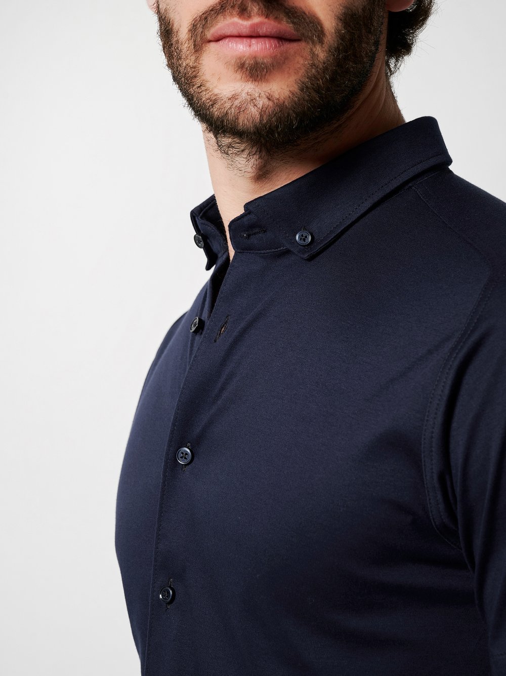 Herrenhemd Modern Button Down in solid navy, Detailansicht