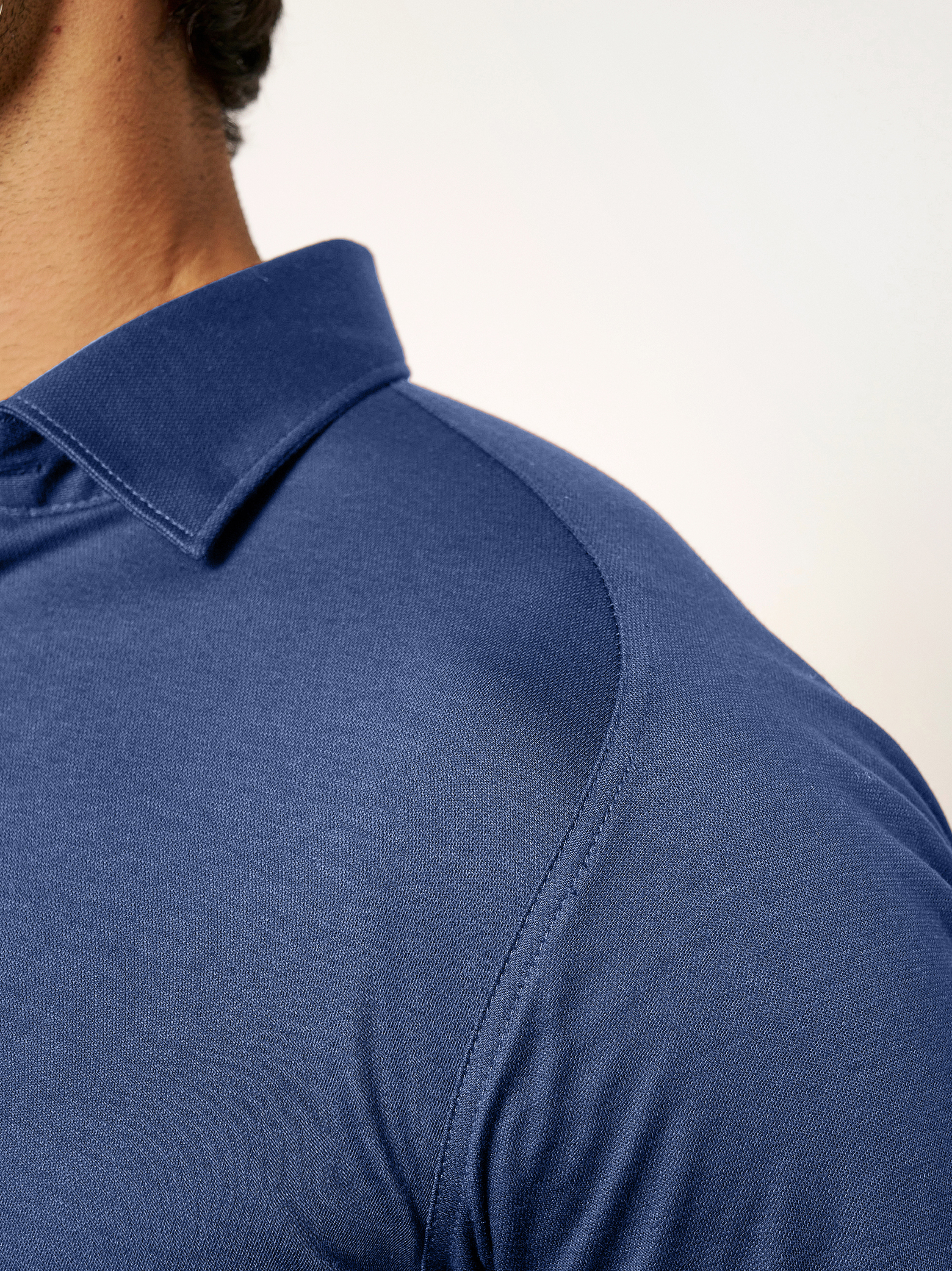 Mens shirt casual kent in blue pique, detail view